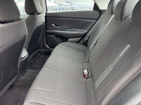 Used 2022 Hyundai Elantra SEL image 18