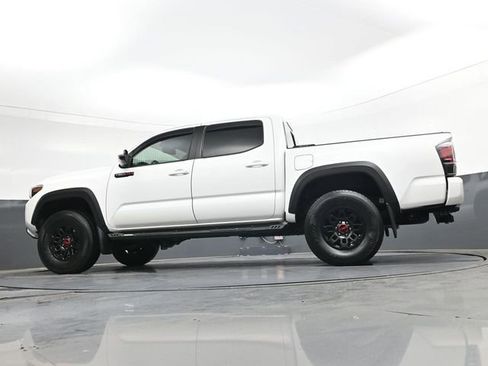 Used 2017 Toyota Tacoma TRD Pro AWD/4WD image 32