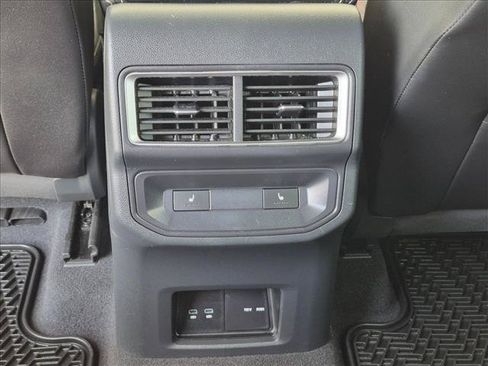 Used 2024 Volkswagen Atlas Cross Sport SEL R-Line AWD/4WD image 17