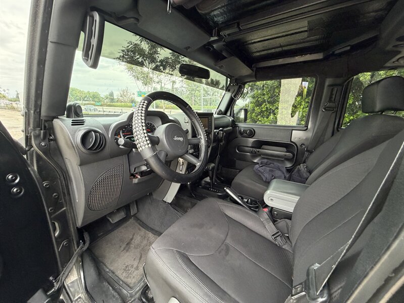 Used 2007 Jeep Wrangler Unlimited Sahara w/ Dual Top Group AWD/4WD image 11