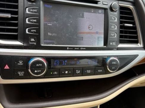 Used 2019 Toyota Highlander Limited AWD/4WD image 13
