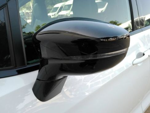 Used 2025 Chrysler Pacifica Limited FWD image 18