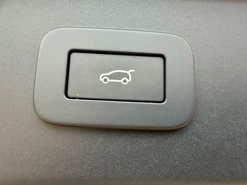 Used 2025 Land Rover Range Rover Velar Dynamic SE AWD/4WD image 19