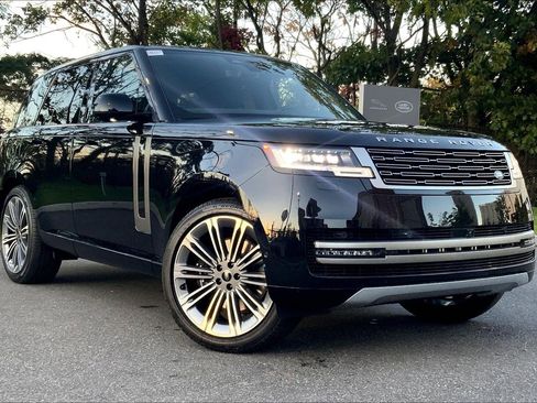 New 2025 Land Rover Range Rover SE image 2