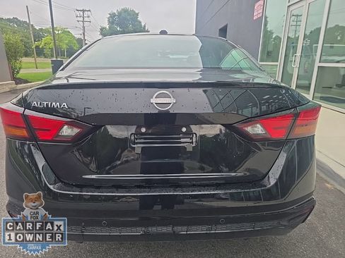 Used 2025 Nissan Altima 2.5 S FWD image 11
