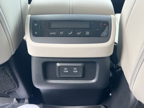 New 2026 Nissan Pathfinder SL AWD/4WD image 17