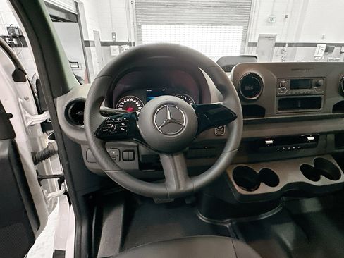Used 2025 Mercedes-Benz Sprinter 2500 image 12