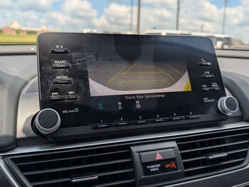 Used 2018 Honda Accord LX image 24