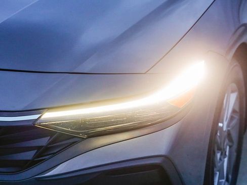 Used 2024 Hyundai Elantra SEL image 5