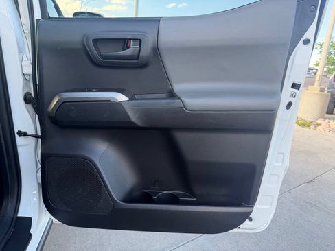 Used 2020 Toyota Tacoma SR5 AWD/4WD image 25