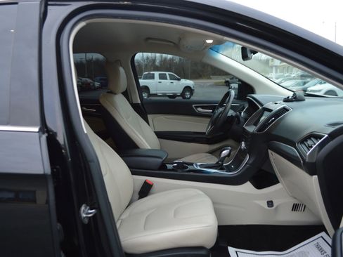 Used 2018 Ford Edge Titanium image 18
