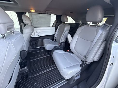 Certified 2025 Toyota Sienna XLE w/ XLE Plus Package FWD image 25