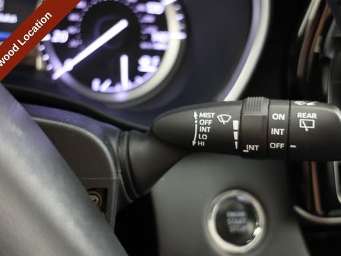 Used 2022 Toyota Highlander XLE AWD/4WD image 29