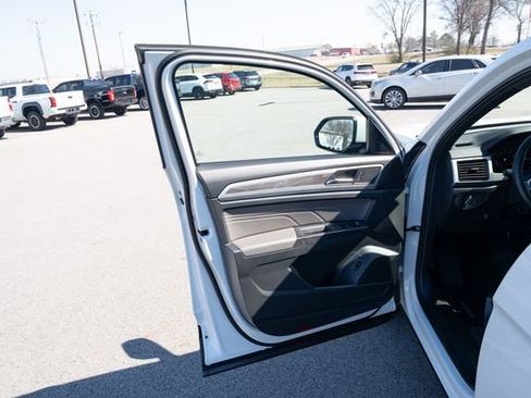 Certified 2023 Volkswagen Atlas Cross Sport SE w/ Panoramic Sunroof Package image 11