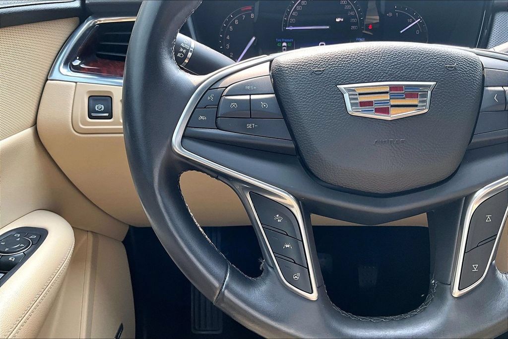 Used 2017 Cadillac XT5 Premium Luxury w/ Driver Assist Package AWD/4WD image 11