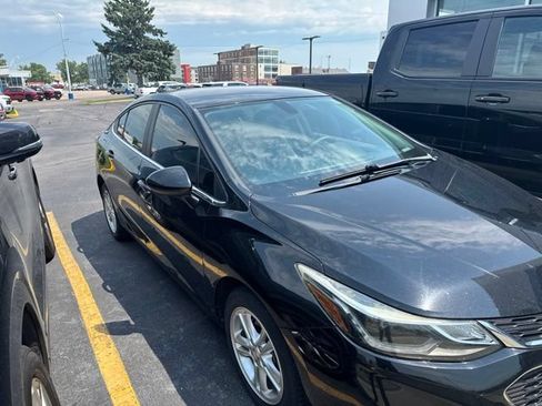 Used 2016 Chevrolet Cruze LT w/ Convenience Package FWD image 3