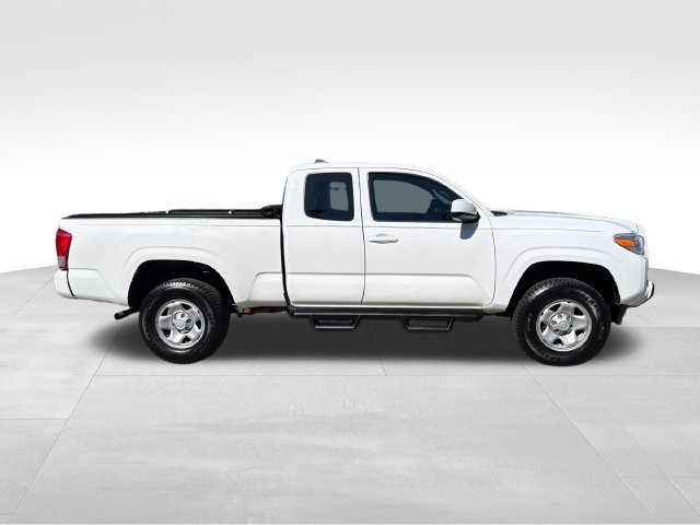 Used 2017 Toyota Tacoma SR w/ SR Convenience Package AWD/4WD image 2