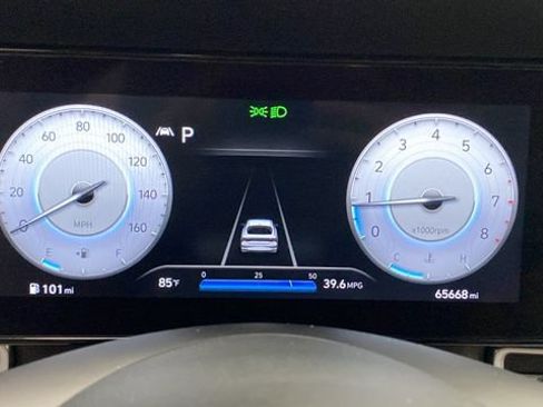Used 2023 Hyundai Elantra Limited w/ Cargo Package FWD image 17