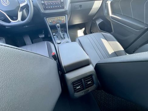 Certified 2022 Volkswagen Tiguan SE w/ Panoramic Sunroof Package image 20