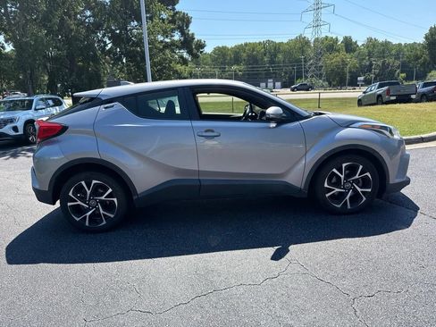 Used 2018 Toyota C-HR XLE FWD image 6