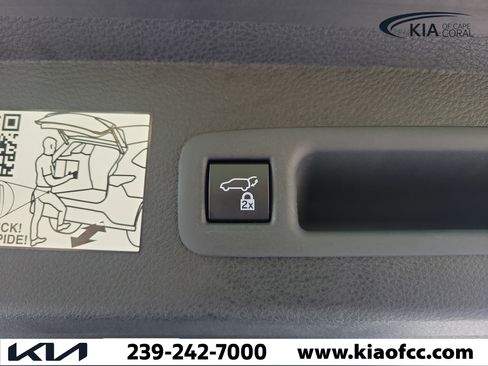 Used 2023 Toyota Sienna XSE w/ XSE Plus Package FWD image 12