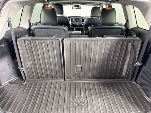 Used 2019 Toyota Highlander XLE AWD/4WD image 38
