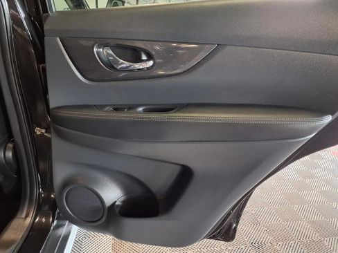 Used 2018 Nissan Rogue SV w/ Premium Package AWD/4WD image 11