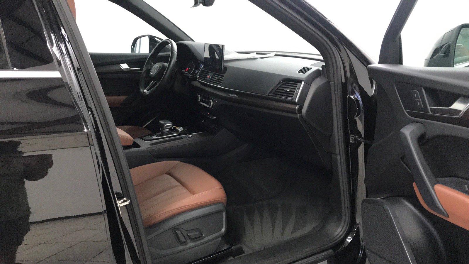 Used 2023 Audi Q5 2.0T Premium w/ Convenience Package AWD/4WD image 16
