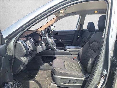 Used 2022 Nissan Pathfinder SV w/ SV Black Package image 10