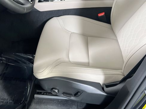 Used 2025 Volvo XC90 T8 Plus w/ Protection Package Premier image 19