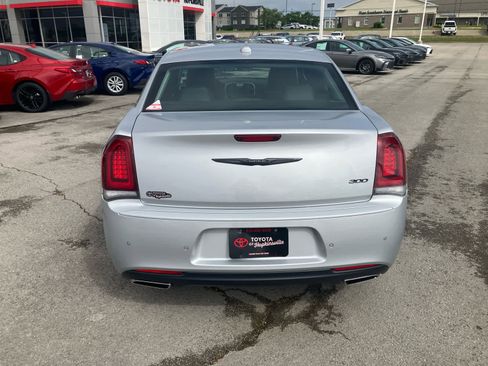 Used 2022 Chrysler 300 Touring L w/ Safetytec Plus Group RWD image 6