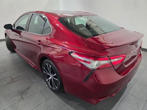 Used 2018 Toyota Camry SE image 3