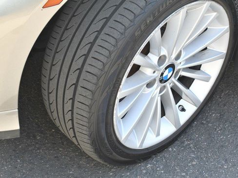Used 2011 BMW 335i xDrive Sedan AWD/4WD image 11