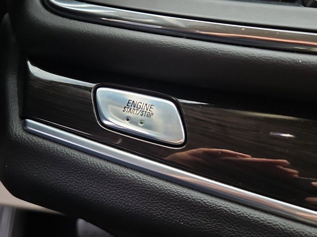 Used 2019 Buick Enclave Essence FWD image 16