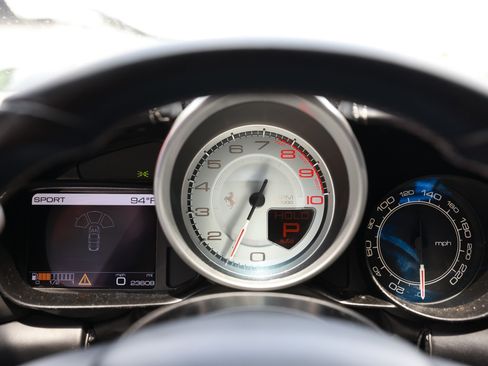 Used 2015 Ferrari California T RWD image 39