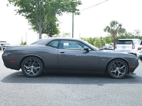 Used 2019 Dodge Challenger R/T RWD image 4