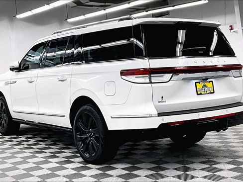 Used 2023 Lincoln Navigator L Reserve w/ Equipment Group 201A AWD/4WD image 6
