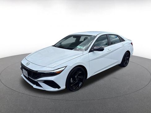 Used 2026 Hyundai Elantra Sport FWD image 4