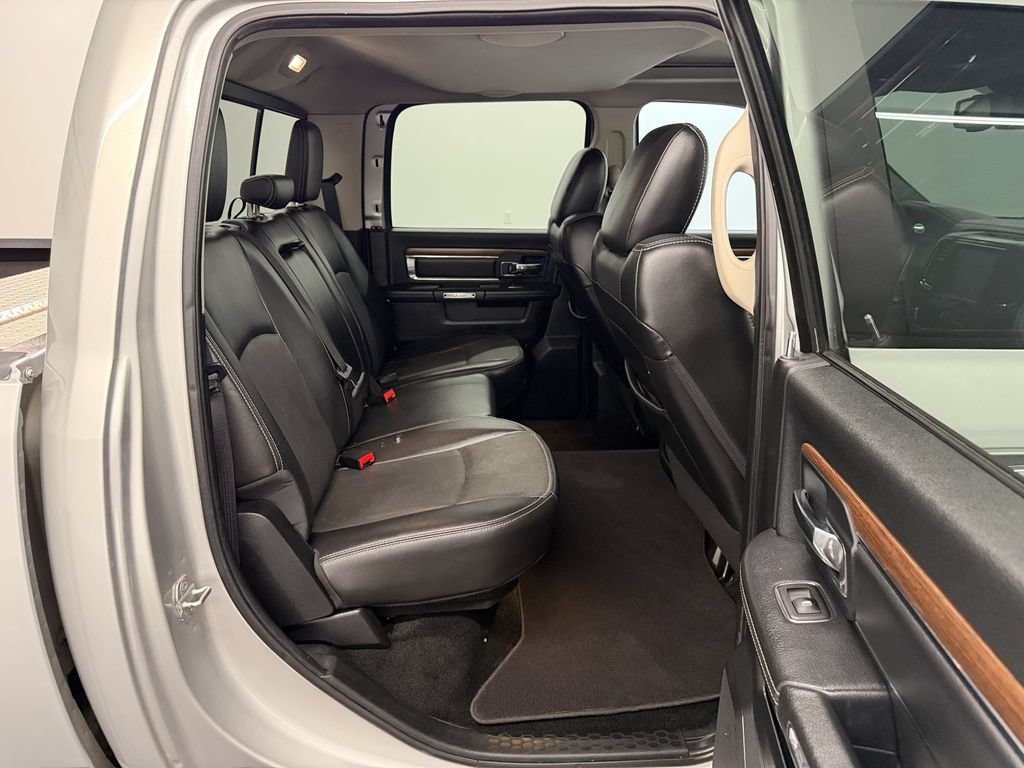 Used 2014 RAM 3500 Laramie w/ Convenience Group AWD/4WD image 32