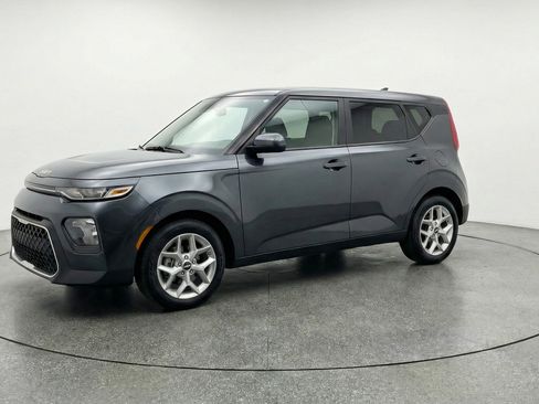 Used 2025 Kia Soul LX w/ LX Technology Package FWD image 3