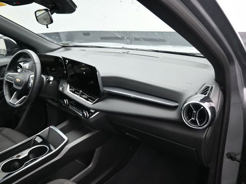 Used 2025 Chevrolet Equinox LT image 9