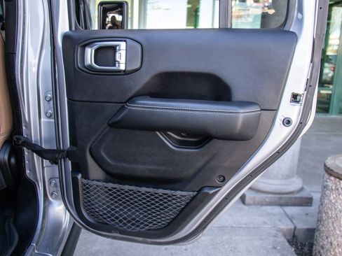 Used 2020 Jeep Gladiator Rubicon AWD/4WD image 25