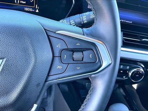 Used 2025 Chevrolet Trax LT w/ LT Convenience Package image 11