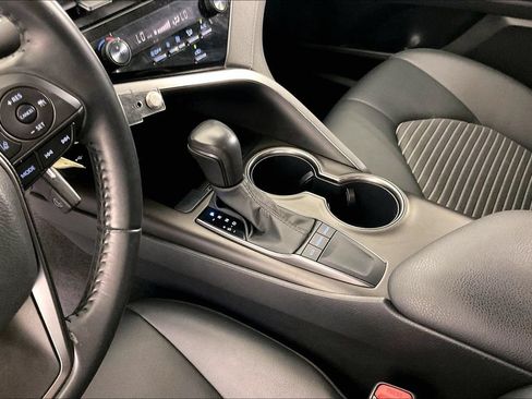 Used 2022 Toyota Camry SE FWD image 17