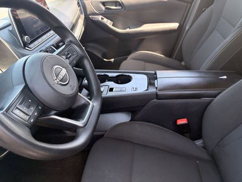 Used 2024 Nissan Rogue S FWD image 16