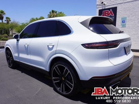 Used 2023 Porsche Cayenne AWD/4WD image 4