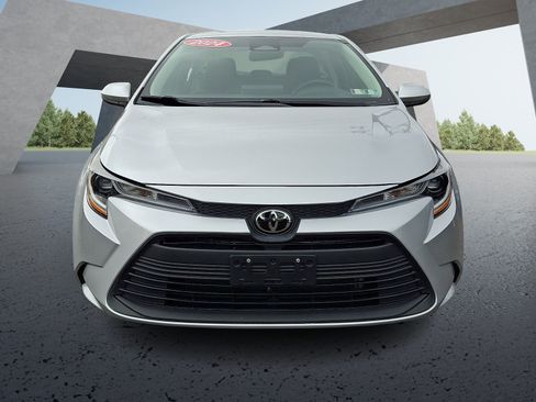 Used 2024 Toyota Corolla LE FWD image 2