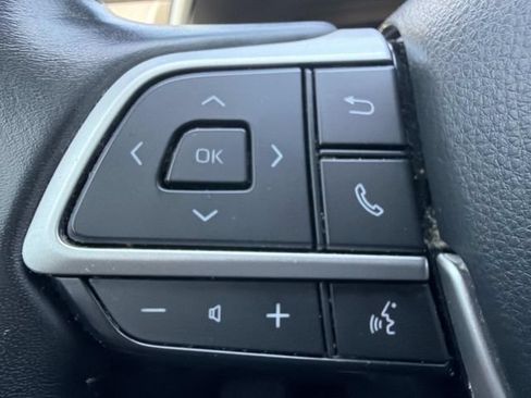Used 2022 Toyota Highlander XLE FWD image 26