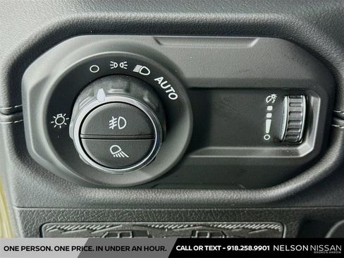 Used 2025 Jeep Gladiator Sport AWD/4WD image 10