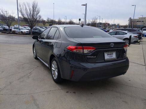 Used 2025 Toyota Corolla LE w/ LE Premium Package image 7